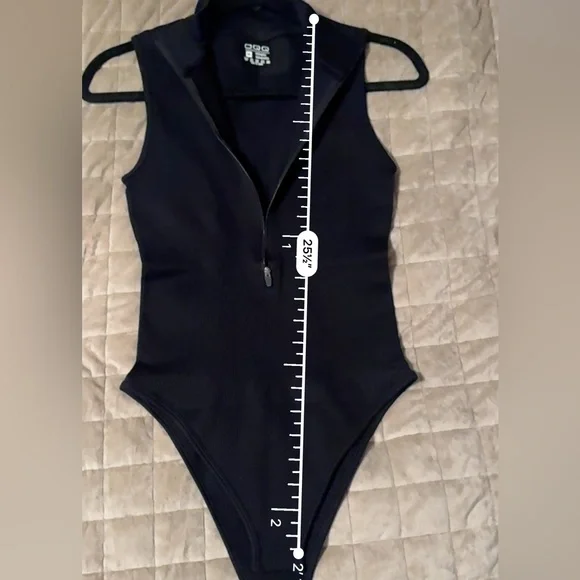 ๐๐๐๐ OQQ Medium Black Ribbed Half Zip Sleeveless ๐๐จ๐๐ฒ๐ฌ๐ฎ๐ข๐ญ - Picture 5 of 6